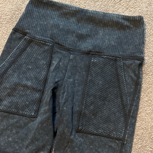 Aerie Dark Gray Ribbed Bike Shorts - Picture 2 of 4